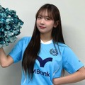 ちょっと刺激強すぎ…？韓国20歳サッカーチア、突然のスイムウェアSHOTにファンも驚き「隠して！」【PHOTO】 画像