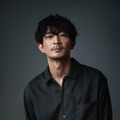 津田健次郎が朝ドラ『あんぱん』出演！ 「高知新報」で出会う人々のキャストが明らかに 画像