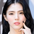 “過激ドレス”が禁止になったカンヌで…女優ハン・ソヒ、妖艶ビジュでレッドカーペットを華やかに彩る 画像