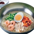 海老と蒸し鶏のコク旨冷麺（税込850円～950円）
