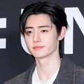ENHYPEN・ソンフン、“メガネ×スーツ”の破壊力！「妄想が止まらない」「反則級」と反響殺到【PHOTO】