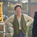 『あんぱん』屋村草吉役を演じる阿部サダヲ　（C）NHK