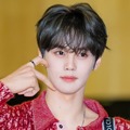 「脚の長さ2m？」ZEROBASEONEキム・ギュビン、非現実的な“バグリ”スタイルにファン騒然【PHOTO】