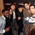 「TUDUM」カーペット：キャスト写真