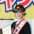渋谷警察署の1日警察署長に就任した井本彩花