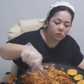 韓国の“美しすぎる女芸人”、出産2回＆妊娠中毒症で体重127kg→大食い配信で嘔吐…衝撃の近況 画像