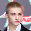 「訳わからん大声出た」Stray Kids・ヒョンジン、バキバキの背中を公開！部屋には日本のアイテムも【PHOTO】 画像