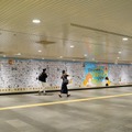 『凪のお暇』最終巻発売を記念した巨大広告が渋谷駅に登場！ 既刊1,606ページをまるっと読める 画像