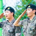 ついにBTS・RMとVが除隊！はじける笑顔で挨拶「部隊復帰はもう終わり、これからは“舞台”復帰だ」 画像