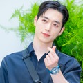 「坂口健太郎に激似」と話題になった俳優ソ・ガンジュン、爽やかスマイルでファンを虜に！【PHOTO】