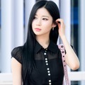 くびれたウエストに視線釘付け！“日本人メンバー”BABYMONSTER・アサ、完璧スタイルで魅了【PHOTO】