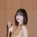 高橋ひかるが「E-ライン・ビューティフル大賞」受賞！ ゴールドのドレスで授賞式に登場 画像