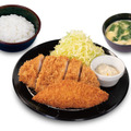 松のや、サクサク衣がたまらないサーモンフライが18日より販売開始！ 画像