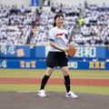 古川琴音、主演映画“ハナロク”の背番号で人生初始球式！「この空気を楽しみ尽くした」 画像