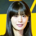 「ノーブラ」で堂々と街を闊歩　全身タトゥー除去のナナ、足首には“名残”がチラリ【PHOTO】 画像