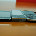 iPhone 3GS、HYBRID W-ZERO3、Blackberry Boldの薄さ比較