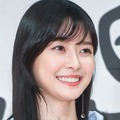常人には着れない…『梨泰院クラス』美人女優、スタイル強調の白T×デニムで“格の違い”を見せつける【PHOTO】 画像