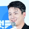 “脱走兵追跡”を描いたドラマで横暴な兵長を熱演、俳優シン・スンホが前十字靱帯断裂で兵役免除に 画像