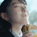 岡田准一と山田杏奈が共演する「朝マック」の新TVCMシリーズ