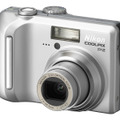 無線LAN内蔵の510万画素モデル「COOLPIX P2」