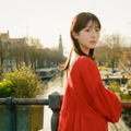 浜辺美波、アムステルダムで魅せる“大人っぽい”表情...最新写真集『25』発売決定 画像