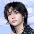 Stray Kids・ヒョンジン、“色気ダダ漏れ”のメガネ姿でファン魅了「2次元ビジュアル」【PHOTO】 画像