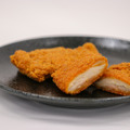 ファミチキレッド（断面）