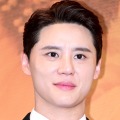 元東方神起ジュンス、兄の結婚式で“甥バカ”な姿が捉えられる！ジェジュンとともにとろける笑顔に 画像