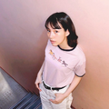のん、淡いピンクのTシャツ姿に反響続々 「のんさまにふさわしいTシャツ」「良い……」 画像