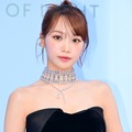 無防備な胸元があらわに…LE SSERAFIM・チェウォン、“ガッツリ”開いた大胆姿に視線釘付け「衝撃的」【PHOTO】 画像