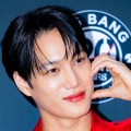 EXO・カイ、“素肌ジャケット”で見事に割れた腹筋を大胆に公開「お願いだから手加減して」【PHOTO】 画像