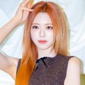バービー人形？ ITZY・ユナ、“金髪イメチェン”で魅せた異次元ビジュアルに視線集中【PHOTO】 画像