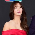 双子のママとは思えない…シングルマザー韓国女優、“真っ赤なスイムウェアで魅せたド級ボディ【PHOTO】 画像