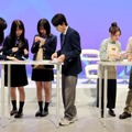 プラモデル組み立て対決の様子【撮影：浜瀬将樹】