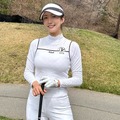 これぞ憧れの“美スレンダー”！韓国女子ゴルファー、肩出しミニスカSHOTで見せたしなやか脚線美【PHOTO】 画像