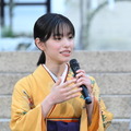 當真あみや原菜乃華、上白石萌音が袴姿で近江神宮へ！ 新ドラマ『ちはやふる－めぐり－』ヒット祈願 画像