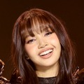 BLACKPINK・リサ、東京を訪問中に耳から血が…!?「大丈夫？」とファンから心配の声も【PHOTO】 画像