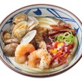 丸亀製麺、冷たいのど越しがたまらない「冷たーい旨塩うどん」など夏メニュー3種8日より販売 画像