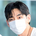 日本の次は仏へ　BTS・Vが清潔感あふれる姿で空港に登場　長袖越しにも伝わる鍛え上げた体【PHOTO】 画像