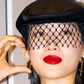 “ほぼ全部見えてる衣装”で話題に！『女神降臨』女優、愛らしさ全開のビハインドショット公開【PHOTO】 画像