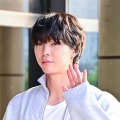 NCT・ジャニー、185cmの“異次元スタイル”で魔性のオーラ放出！東京へ出発【独自写真】 画像