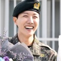 BTS・J-HOPEの美談が話題　兵役時代の「戦友」と笑顔で再会、除隊後1年ぶりに“古巣の部隊”訪問 画像
