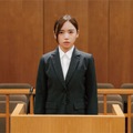 法廷に立つ齊藤京子の場面写真＆映像解禁！カンヌ映画祭出品『恋愛禁止』1月公開 画像
