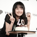 上坂樹里が20歳の誕生日に写真集発売!「20歳は朝ドラの撮影を頑張りたい」 画像