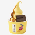 『キットカット』をまるごとIN！東京ばな奈ソフトクリームの新作が海老名SA限定販売 画像
