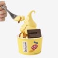 東京ばな奈ソフトクリーム Made with KITKAT®(本体価格546円)