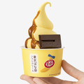 東京ばな奈ソフトクリーム Made with KITKAT®(本体価格546円)