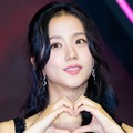 BLACKPINK・ジス、“ピチ”っとタイト衣装で圧巻スタイルあらわに…「ドキドキが止まらない」【PHOTO】 画像
