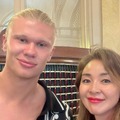 モデルのSHIHOが“世界的ストライカー”と対面！「かなり長身で気さくで紳士的」 夫は韓国格闘家 画像