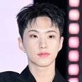 まるでアニメキャラ？SEVENTEEN・ホシ、“青髪イメチェン”に大反響「世界一」「最高」【PHOTO】 画像